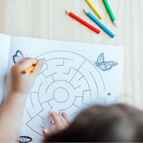 So Many Mazes: 100+ Mazes for Kids Ages 4-8 - Alli Koch [KSIĄŻKA]