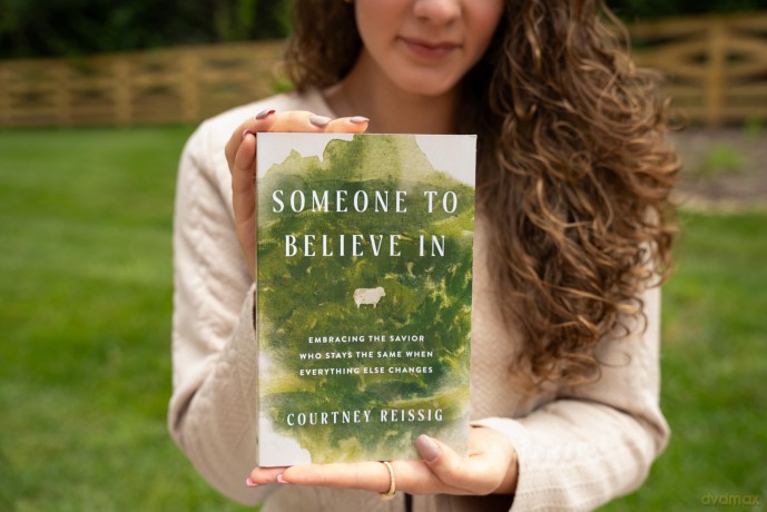 Someone to Believe In: Embracing the Savior Who Stays the Same When Everything Else Changes - Courtney Reissig [KSIĄŻKA]