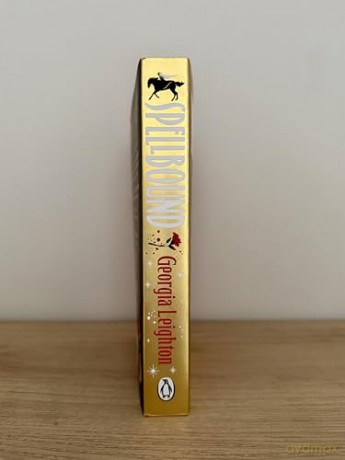Spellbound: The bestselling new fantasy and feminist retelling of the classic Sleeping Beauty fairy tale - Georgia Leighton [KSIĄŻKA]