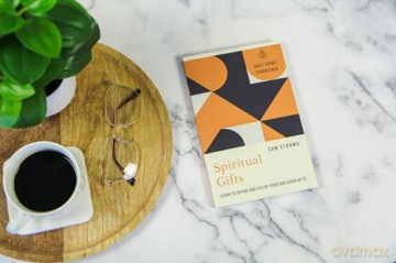 Spiritual Gifts: Learn to Define and Utilize Your God-Given Gifts (Holy Spirit Essentials) - Sam Storms [KSIĄŻKA]