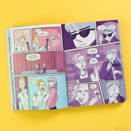 Stand Up! (A Graphic Novel) - Tori Sharp [KSIĄŻKA]