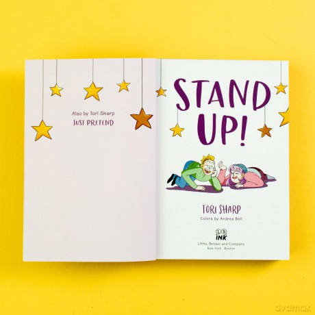 Stand Up! (A Graphic Novel) - Tori Sharp [KSIĄŻKA]