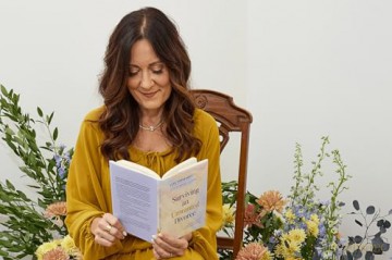 Surviving an Unwanted Divorce: A Biblical, Practical Guide to Letting Go While Holding Yourself Together - The Perfect Christian New Year's Resolution Gift - Lysa TerKeurst [KSIĄŻKA]