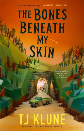 The Bones Beneath My Skin (Intl Ed) - Tj Klune [KSIĄŻKA]