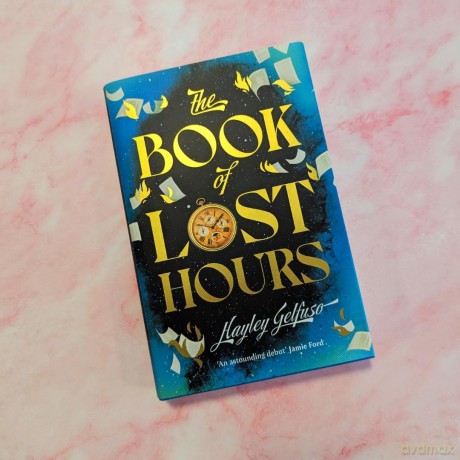 The Book of Lost Hours: The global phenomenon historical fantasy that readers are loving - Hayley Gelfuso [KSIĄŻKA]