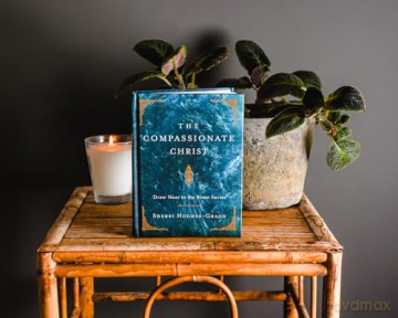 The Compassionate Christ: Draw Near to the Risen Savior (A 31-Day Devotional Retelling of Stories from the Life of Jesus) - Sherri Hughes-Gragg [KSIĄŻKA]