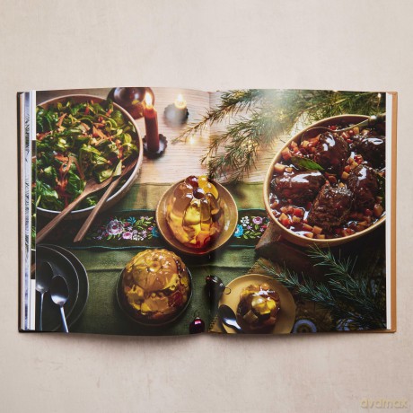 The German Christmas Cookbook: Traditional cakes, biscuits, breads and more for a festive celebration - Jürgen Krauss [KSIĄŻKA]