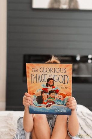 The Glorious Image of God: How Jesus Reveals Who God Made You to Be - Rousseaux Brasseur [KSIĄŻKA]