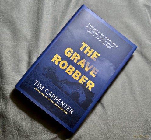 The Grave Robber: The Biggest Stolen Artifacts Case in FBI History and the Bureau's Quest to Set Things Right - Tim Carpenter [KSIĄŻKA]