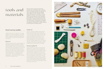 The Handmade Home: 20 Simple Sewing Projects for Your Home - Arounna Khounnoraj [KSIĄŻKA]