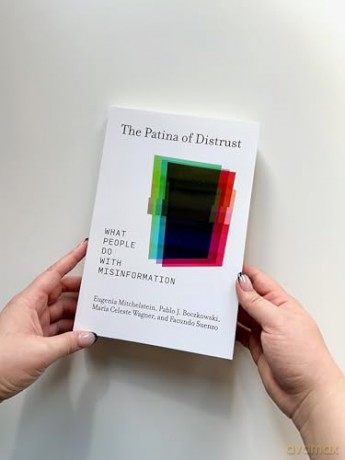 The Patina of Distrust: What People Do with Misinformation - Eugenia Mitchelstein [KSIĄŻKA]