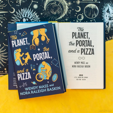 The Planet, the Portal, and a Pizza - Nora Raleigh Baskin [KSIĄŻKA]