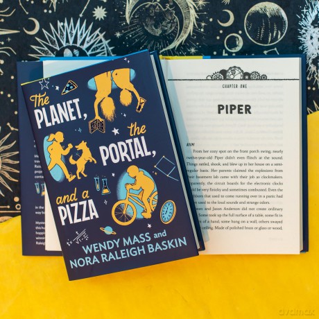 The Planet, the Portal, and a Pizza - Nora Raleigh Baskin [KSIĄŻKA]