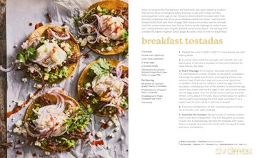 The Powered by Protein Cookbook: Simple, Delicious, High Protein Recipes - Jackie Hartlaub [KSIĄŻKA]