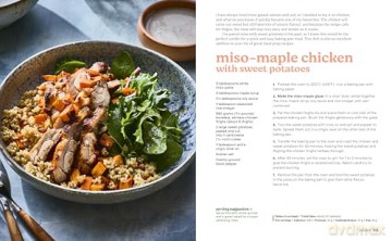 The Powered by Protein Cookbook: Simple, Delicious, High Protein Recipes - Jackie Hartlaub [KSIĄŻKA]