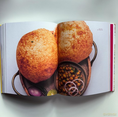 The Soul of Spice: Exploring India's Vast Culinary Regions - Keith Sarasin [KSIĄŻKA]