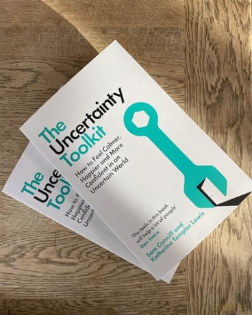 The Uncertainty Toolkit: How to Feel Calmer, Happier and More Confident in an Uncertain World - Sam Conniff [KSIĄŻKA]