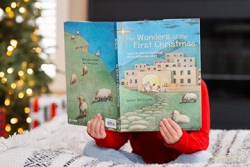 The Wonders of the First Christmas: Explore the Birth of Jesus through History, Archaeology, and Art - Andy McGuire [KSIĄŻKA]