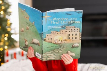The Wonders of the First Christmas: Explore the Birth of Jesus through History, Archaeology, and Art - Andy McGuire [KSIĄŻKA]