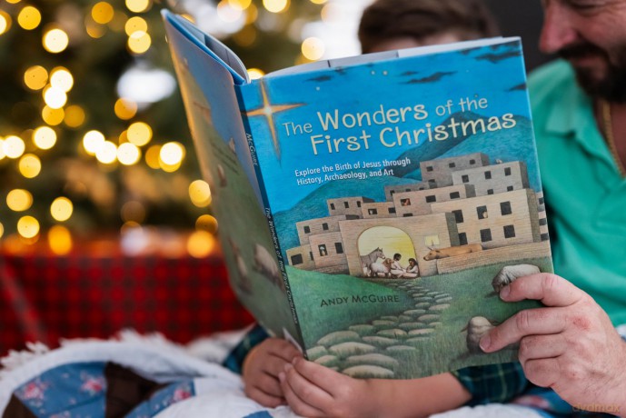 The Wonders of the First Christmas: Explore the Birth of Jesus through History, Archaeology, and Art - Andy McGuire [KSIĄŻKA]