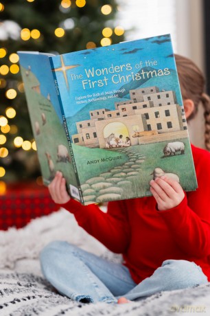 The Wonders of the First Christmas: Explore the Birth of Jesus through History, Archaeology, and Art - Andy McGuire [KSIĄŻKA]