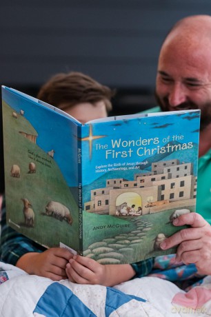 The Wonders of the First Christmas: Explore the Birth of Jesus through History, Archaeology, and Art - Andy McGuire [KSIĄŻKA]