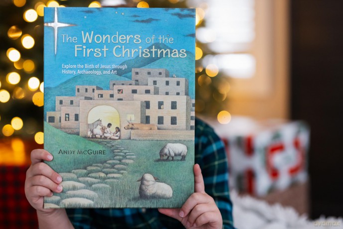 The Wonders of the First Christmas: Explore the Birth of Jesus through History, Archaeology, and Art - Andy McGuire [KSIĄŻKA]