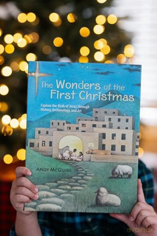 The Wonders of the First Christmas: Explore the Birth of Jesus through History, Archaeology, and Art - Andy McGuire [KSIĄŻKA]