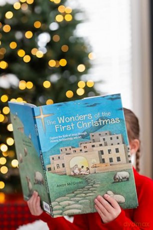 The Wonders of the First Christmas: Explore the Birth of Jesus through History, Archaeology, and Art - Andy McGuire [KSIĄŻKA]