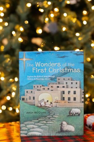 The Wonders of the First Christmas: Explore the Birth of Jesus through History, Archaeology, and Art - Andy McGuire [KSIĄŻKA]