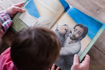 The Wonders of the First Christmas: Explore the Birth of Jesus through History, Archaeology, and Art - Andy McGuire [KSIĄŻKA]