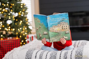 The Wonders of the First Christmas: Explore the Birth of Jesus through History, Archaeology, and Art - Andy McGuire [KSIĄŻKA]
