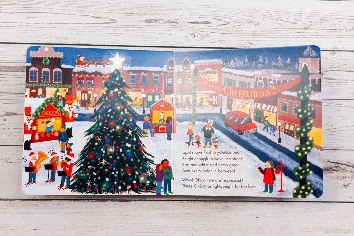 The World's Best Christmas Light: A Light-Up Board Book - Chelsea Tornetto [KSIĄŻKA]