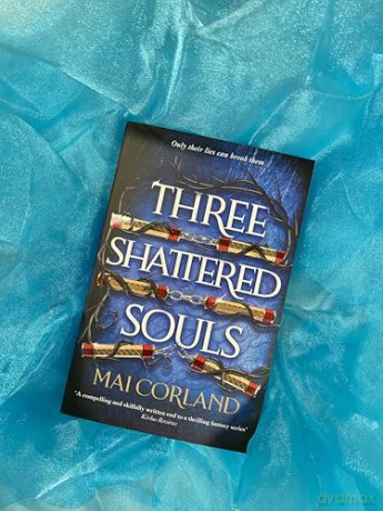 Three Shattered Souls: The unmissable conclusion to the adventure fantasy sensation (The Broken Blades) - Mai Corland [KSIĄŻKA]