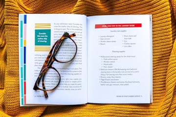 Tidying Up: 100 Ways to Infuse Order and Joy into Every Area of Your Home - Ea Fuqua [KSIĄŻKA]