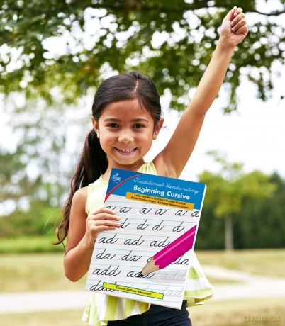 Traditional Handwriting: Beginning Cursive, Grades 2 - 5 - Carson Dellosa Education [KSIĄŻKA]