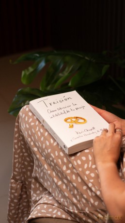 Traición: Cómo sobrevivir la infidelidad de tu pareja - Kari Clewett [KSIĄŻKA]