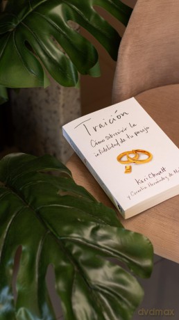 Traición: Cómo sobrevivir la infidelidad de tu pareja - Kari Clewett [KSIĄŻKA]