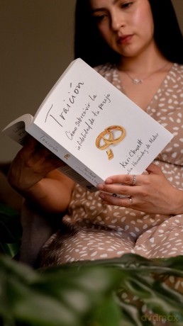 Traición: Cómo sobrevivir la infidelidad de tu pareja - Kari Clewett [KSIĄŻKA]