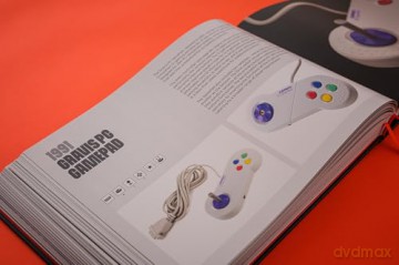Trigger Happy: A Visual Celebration of Video Game Controllers | Retro Gaming Book by Bitmap Books - Bitmap Books [KSIĄŻKA]