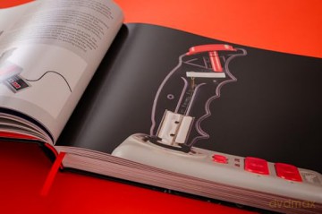Trigger Happy: A Visual Celebration of Video Game Controllers | Retro Gaming Book by Bitmap Books - Bitmap Books [KSIĄŻKA]