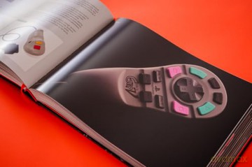 Trigger Happy: A Visual Celebration of Video Game Controllers | Retro Gaming Book by Bitmap Books - Bitmap Books [KSIĄŻKA]