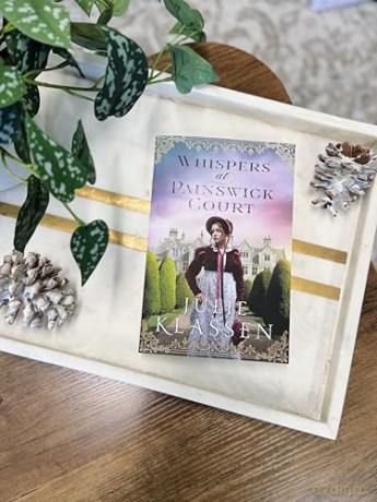 Whispers at Painswick Court (paper) - Julie Klassen [KSIĄŻKA]