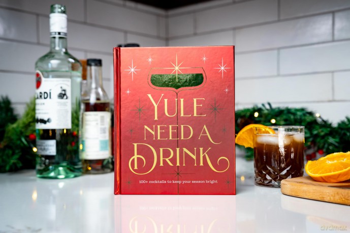 Yule Need a Drink: 100+ Cocktails to Keep Your Season Bright - Editors of Cider Mill Press [KSIĄŻKA]