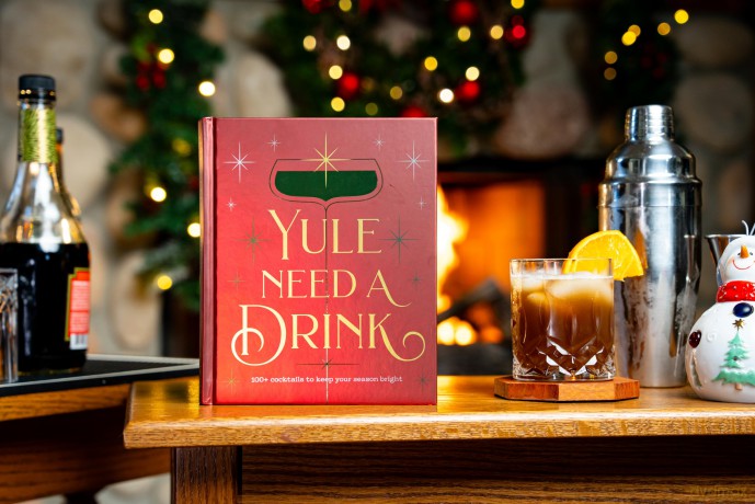 Yule Need a Drink: 100+ Cocktails to Keep Your Season Bright - Editors of Cider Mill Press [KSIĄŻKA]