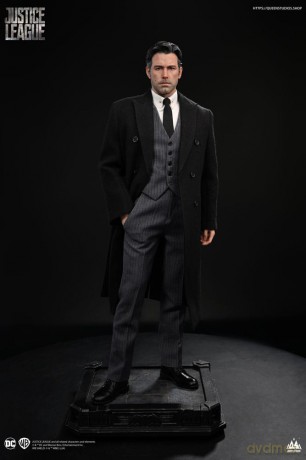 Justice League Statue 1/4 Bruce Wayne (Ben Affleck) 51 cm
