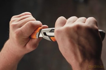 Fiskars - CarbonMax snap off knife - 18 mm