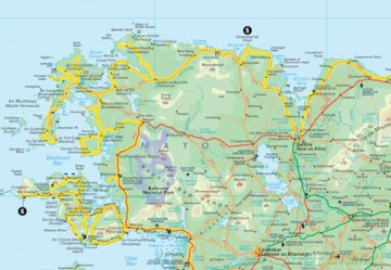Wild Atlantic Way Pocket Map: The perfect way to explore Ireland's west coast - Collins Maps [KSIĄŻKA]