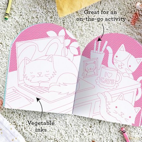 Petit Collage Cats Coloring Book with Stickers | Activity Book with 100 Cat Themed Stickers | Travel Activity | Perfect Screen Free Fun for Ages 4+ - Petit Collage [KSIĄŻKA]