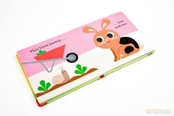 This Little Bunny: A Touch and Feel Book - Ingela P Arrhenius [KSIĄŻKA]